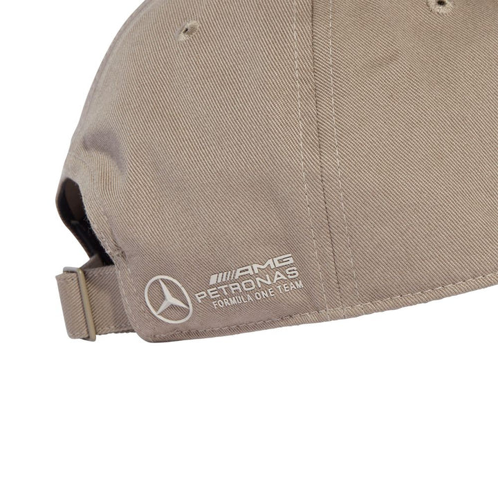 Gorra Beige Logo Mercedes AMG Petronas Detalle